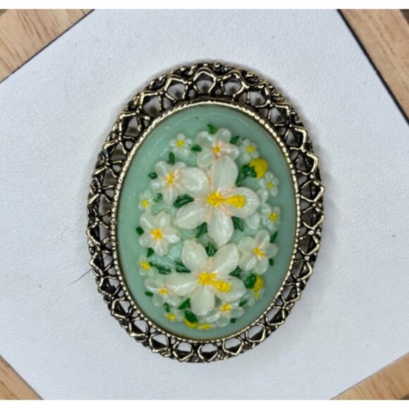Vintage Oval Floral Brooch With Hand-Painted White & Yellow Flowers On Mint Gree - Picture 5 of 8